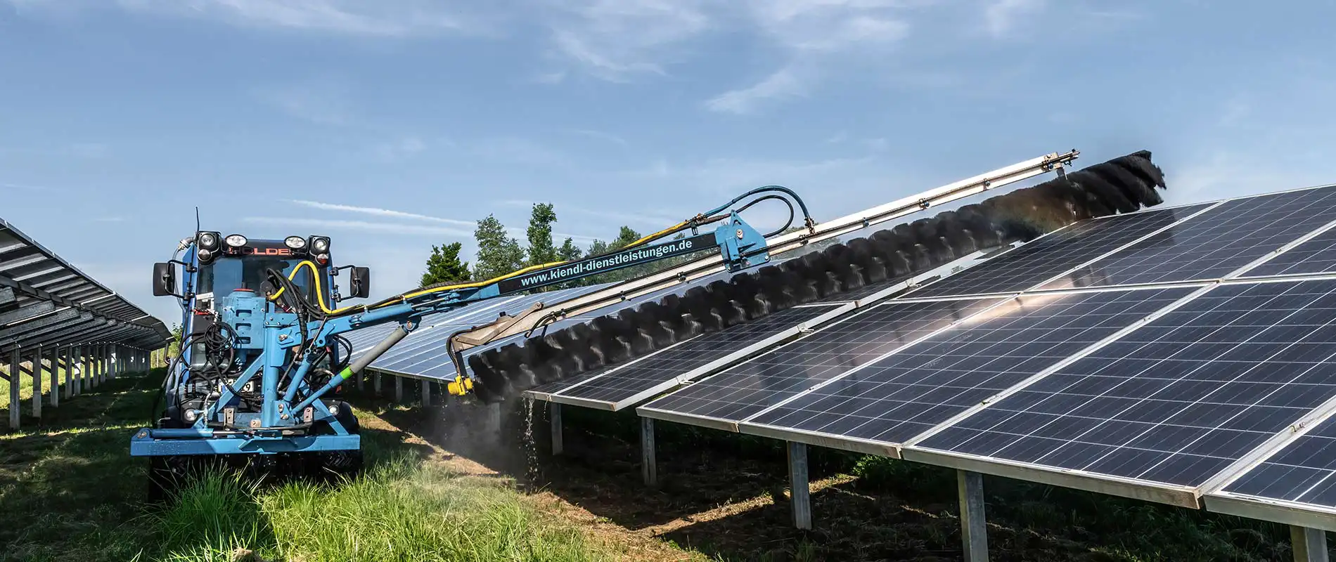 Professionelle Solarpark Reinigung